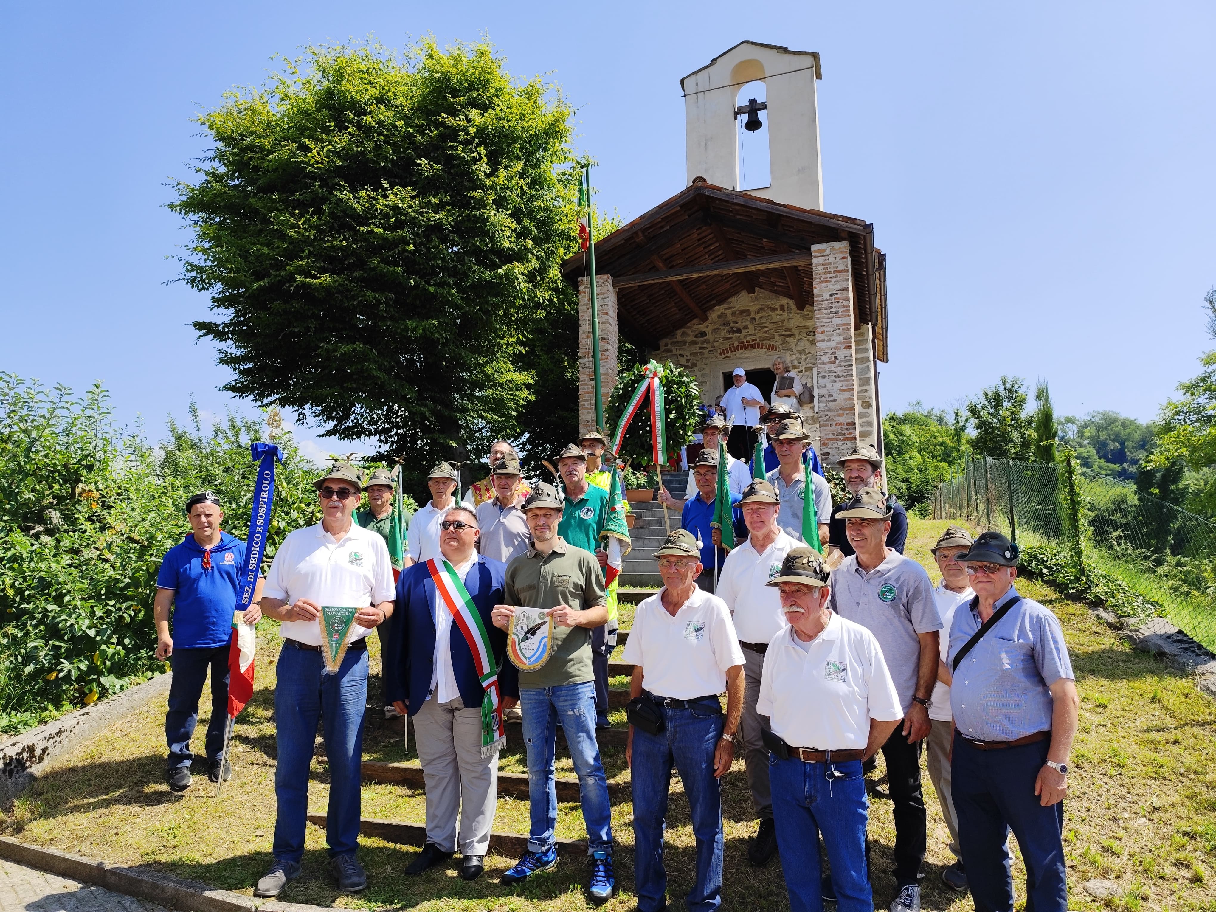 Scambio di guidoncini a Sedico 2025